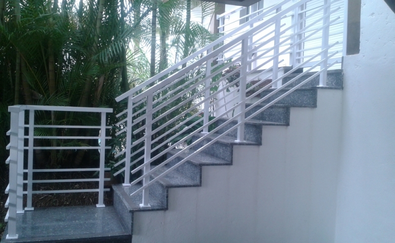 Empresa de para Peito para Escada de Alumínio Residencial Seis - para Peito de Alumínio e Vidro