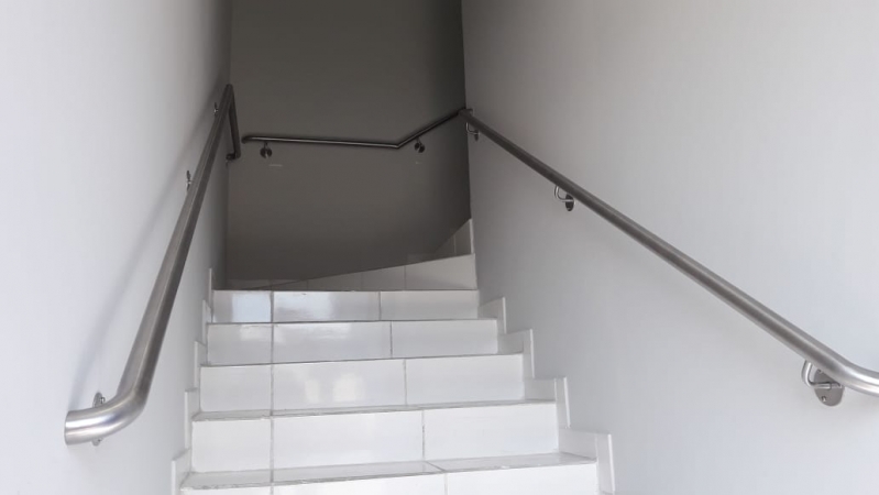 Suporte para Corrimão de Aço Inox Valor Bairro Vila Jundiaí - Suporte de Corrimão